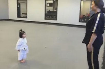 Punya Suara Super Imut, Video Bocah Cilik Ini Bikin Netter Heboh