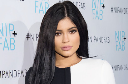 Kylie Jenner Sebal Belanja Ditemani Paparazi