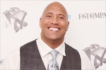 Pamer Foto Pertama Sang Anak, Dwayne Johnson Banjir Ucapan Selamat