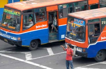 Sopir Metromini Hadang Bus Sekolah yang Angkut Penumpang Umum