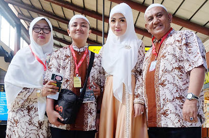 Berangkat Umroh, Bella Shofie Dipuji Karena Tampil Berhijab dan Trendy