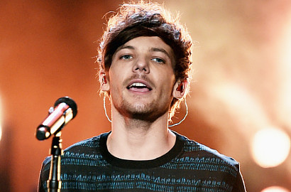 Tinggalkan Ibu dari Calon Bayinya, Louis Tomlinson 1D Mesra Bareng Cewek Lain