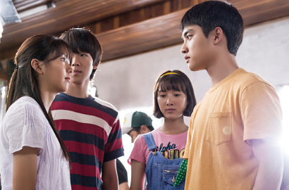 D.O. EXO Galau, Kim So Hyun Cantik di Lokasi Syuting Film 'Pure Love'