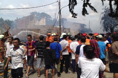 Pemukiman Bukit Duri Kebakaran, Ratusan Warga Kehilangan Tempat Tinggal