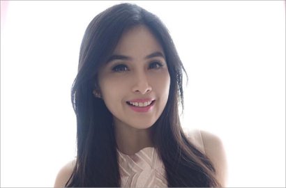 Rayakan Natal, Sandra Dewi Pamer Foto Dicium Mesra Pacar