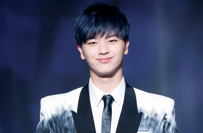 Girang Disapa, Fans Salah Fokus Video Sungjae BTOB Pakai Sandal Jepit di Medan