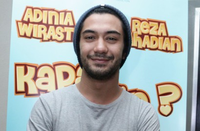 Reza Rahadian Ogah Komentari Kabar Prekuel Film 'Habibie & Ainun'