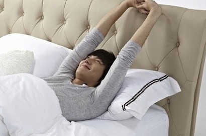 Pernah Bangun Tidur Terasa Pegal? Ini Penyebabnya