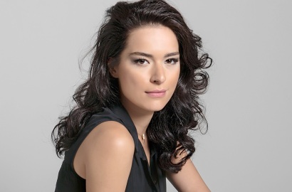 Safak Pedekmir 'Iclal' dalam Serial 'Antara Nur dan Dia' Sapa Fans Indonesia