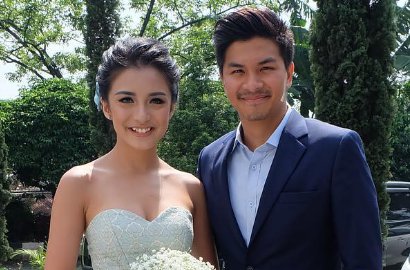 Pakai Baju Renang, Chelsea Olivia Seksi Berendam Bareng Glenn