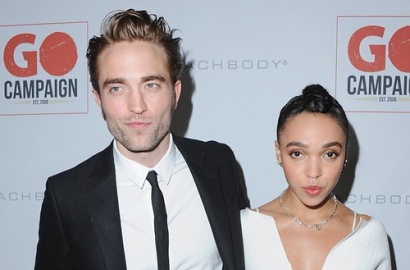 FKA Twigs Curigai Robert Pattinson Masih Diam-Diam Hubungi Kristen Stewart