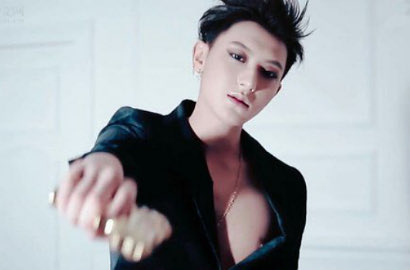 Rayakan Ultah Debut Ke-4, Tao Eks EXO Tiup Lilin dan Ucapkan Syukur