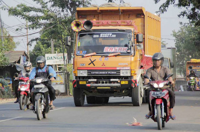 Jelang Tahun Baru 2016, Truk Dilarang Melintasi Jawa-Bali