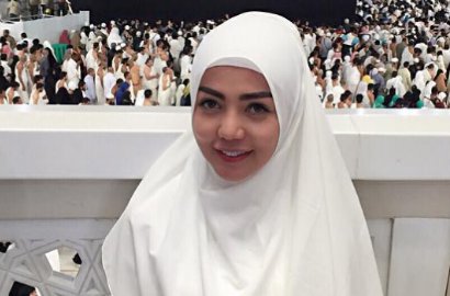 Heboh Video Bella Shofie Bercadar dan Serba Putih di Mekkah
