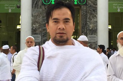 Umroh, Saipul Jamil Bikin Gadis-Gadis Timur Tengah Terpesona