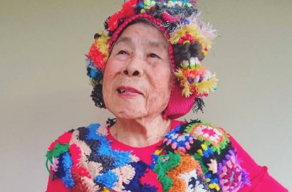 Usia 93 Tahun, Nenek Ini Jadi Model untuk Pakaian Buatan Cucunya