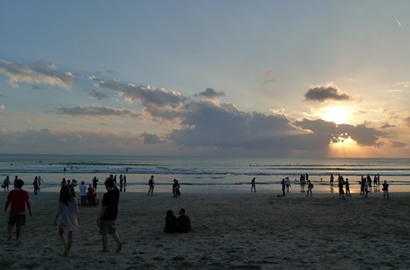 Bakal Jadi Pusat Perayaan Tahun Baru, Pantai Kuta Dijaga Ketat