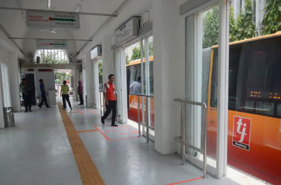 Niat Menikah Januari, Pasangan Ini Tewas Tersetrum di JPO Halte TransJ