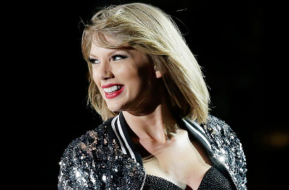 Hiii, Taylor Swift Mengerikan Penuh Lumpur di Teaser MV 'Out Of The Woods'