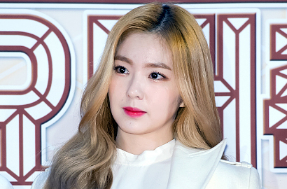 Pakai Rok Terlalu Pendek, Irene Red Velvet Mati-Matian Tutupi Paha