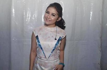 Prilly Latuconsina Mulai Serius Jadi Penyanyi