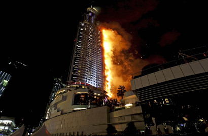 Hotel Dekat Menara Tertinggi di Dunia Terbakar di Malam Tahun Baru 2016
