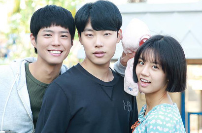 Syuting 'Reply 1988' Bikin Hyeri, Park Bo Gum, dan Ru Jun Yeol Makin Akrab