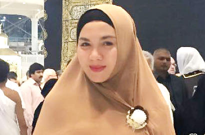 Baju Mewah Vicky Shu Saat Sedang Umroh Tuai Kritikan dari Netter