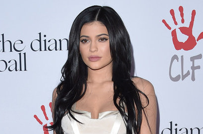 Kylie Jenner Nyaris Telanjang untuk Pemotretan Website Resminya