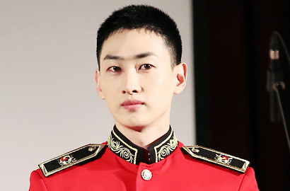 Eunhyuk SuJu Makin Ganteng di Foto Terbaru Bareng Teman-Teman Militer