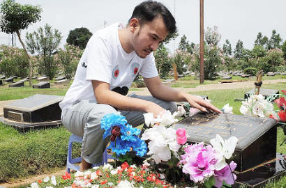 Ruben Onsu Ziarah ke Makam Olga, Raffi Ahmad Malah Disindir Lupakan Sahabat