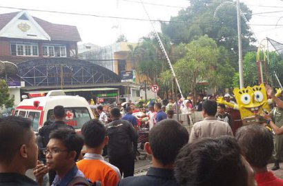 3 Orang Tewas Akibat Gondola Jatuh di Mall Mitra Malang
