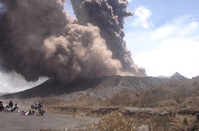 Dampak Abu Vulkanik, Warga di Lereng Bromo Kesulitan Air Bersih