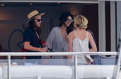 Kendall Jenner Makin Mesra Bareng Harry Styles, Keluarga Khawatir