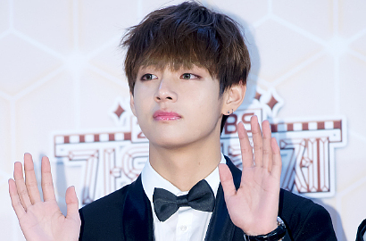 V BTS Malah Senang Jadi 'Obat Nyamuk' Saat Liburan, Kok Bisa?