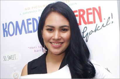 Tetap Seksi, Kartika Putri Jumpalitan Sambil Pamer Perut Rata