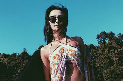 Pamer Foto Liburan di Pantai, Netter Curiga Hyorin Sistar Ada di Bali