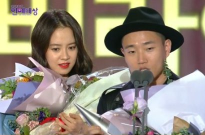 Monday Couple 'Running Man', Song Ji Hyo dan Gary Menang di Weibo Night 2015