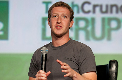 Mark Zuckerberg Tuai Pujian Karena Bawa Anak untuk Vaksinasi