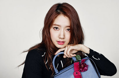 Bukan Sama Lee Jong Suk, Park Shin Hye Pamer Liburan Bareng Cowok Imut Ini