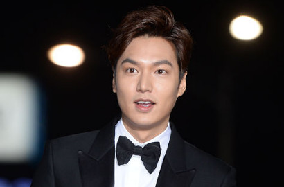 Tampil Ceria, Lee Min Ho Pamerkan Foto Syuting Photobook di Paris