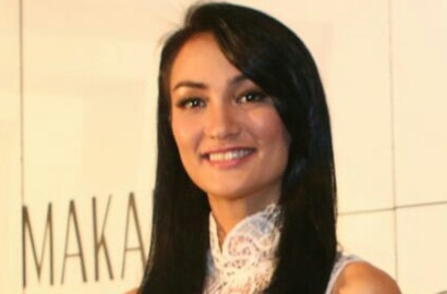 Inilah Tips Rambut Sehat dan Indah Ala Atiqah Hasiholan