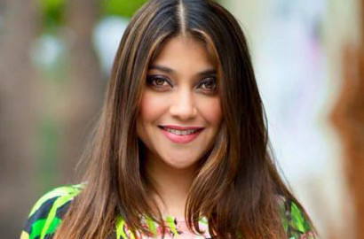 Jual Keseksian, Film 'Hantu Cantik Kok Ngompol?' Sarah Azhari Jadi Guyonan Netter