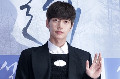 Park Hae Jin Siap Tuntut Media yang Beritakan Dirinya Pacari Park Shin Hye
