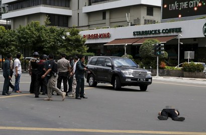 Sempat Terdengar Ledakan Lagi, Tim Gegana Kepung Gedung Cakrawala