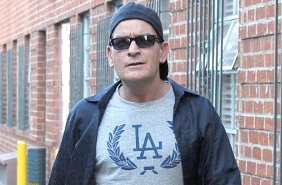 Hentikan Pengobatan Medis HIV, Charlie Sheen Pilih Pengobatan Alternatif