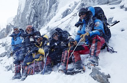 Wow, 'The Himalayas' Hwang Jung Min Capai Lebih dari 7 Juta Penonton