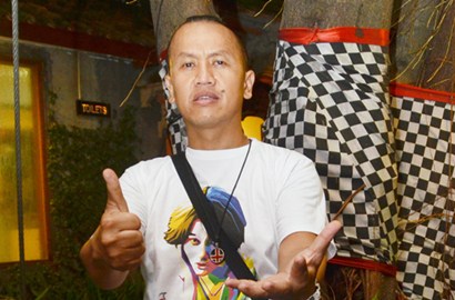 Cukuran Dekat Lokasi Bom Jakarta, Sandy Pas Band Lihat Korban Berdarah-darah