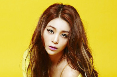 Ngecek Ponsel Saat SHINee Tampil di SMA 2016, Ailee Dibilang Gak Sopan