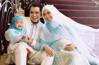 Masih Merah dan Baru Lahir, Anak Kedua Oki Setiana Dewi Sudah 'Narsis' di Instagram